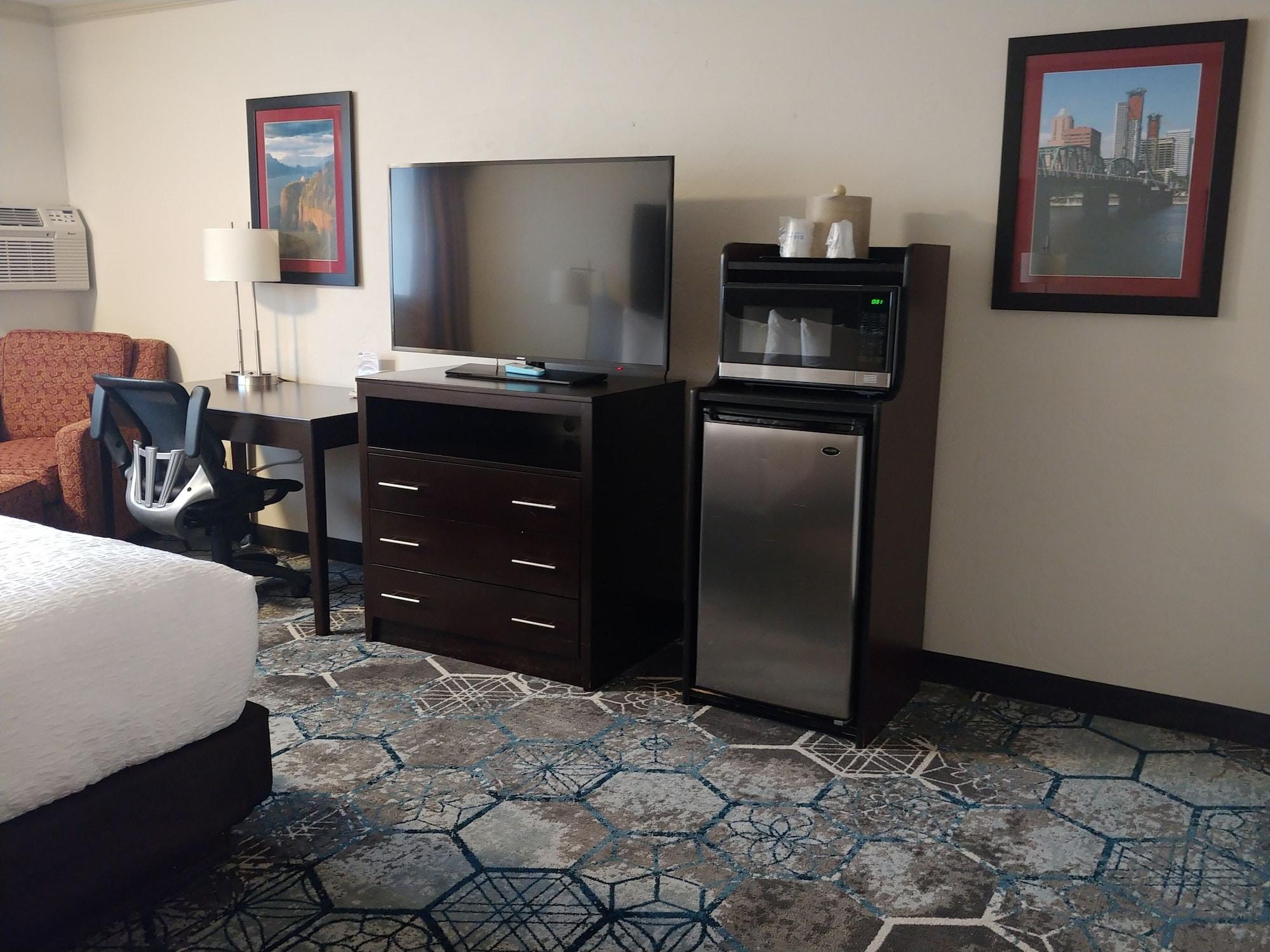 Best Western Plus Parkway Inn Wilsonville Exterior photo