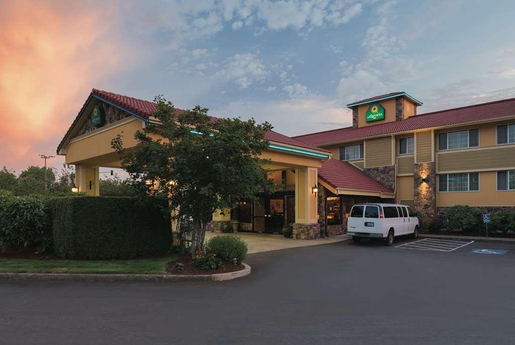 Best Western Plus Parkway Inn Wilsonville Exterior photo