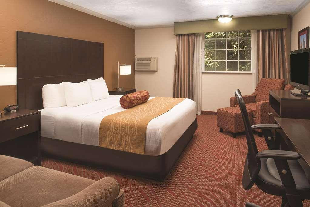 Best Western Plus Parkway Inn Wilsonville Exterior photo