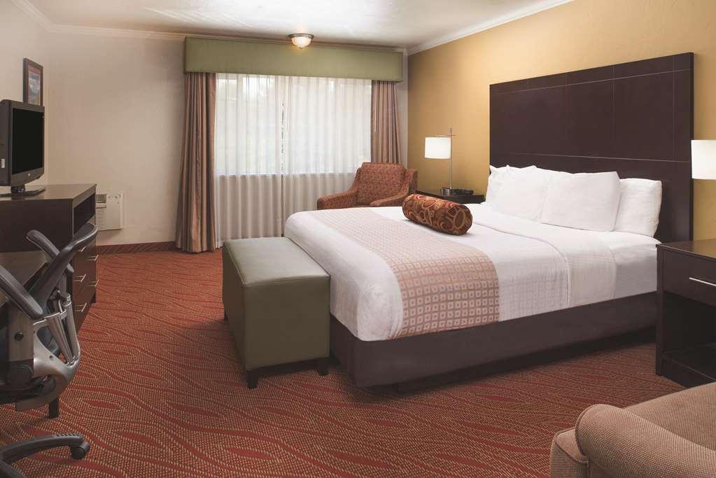 Best Western Plus Parkway Inn Wilsonville Exterior photo