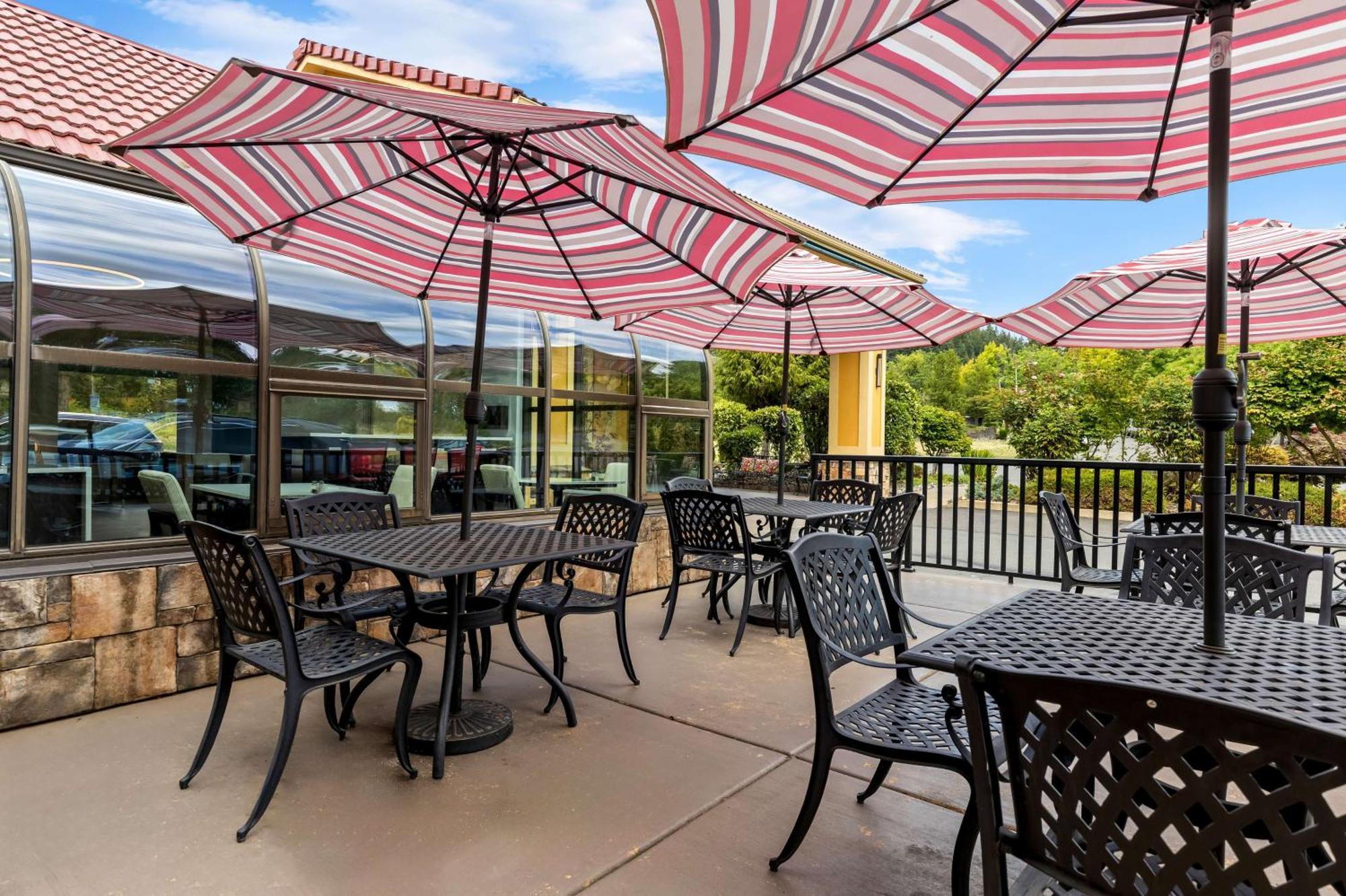 Best Western Plus Parkway Inn Wilsonville Exterior photo
