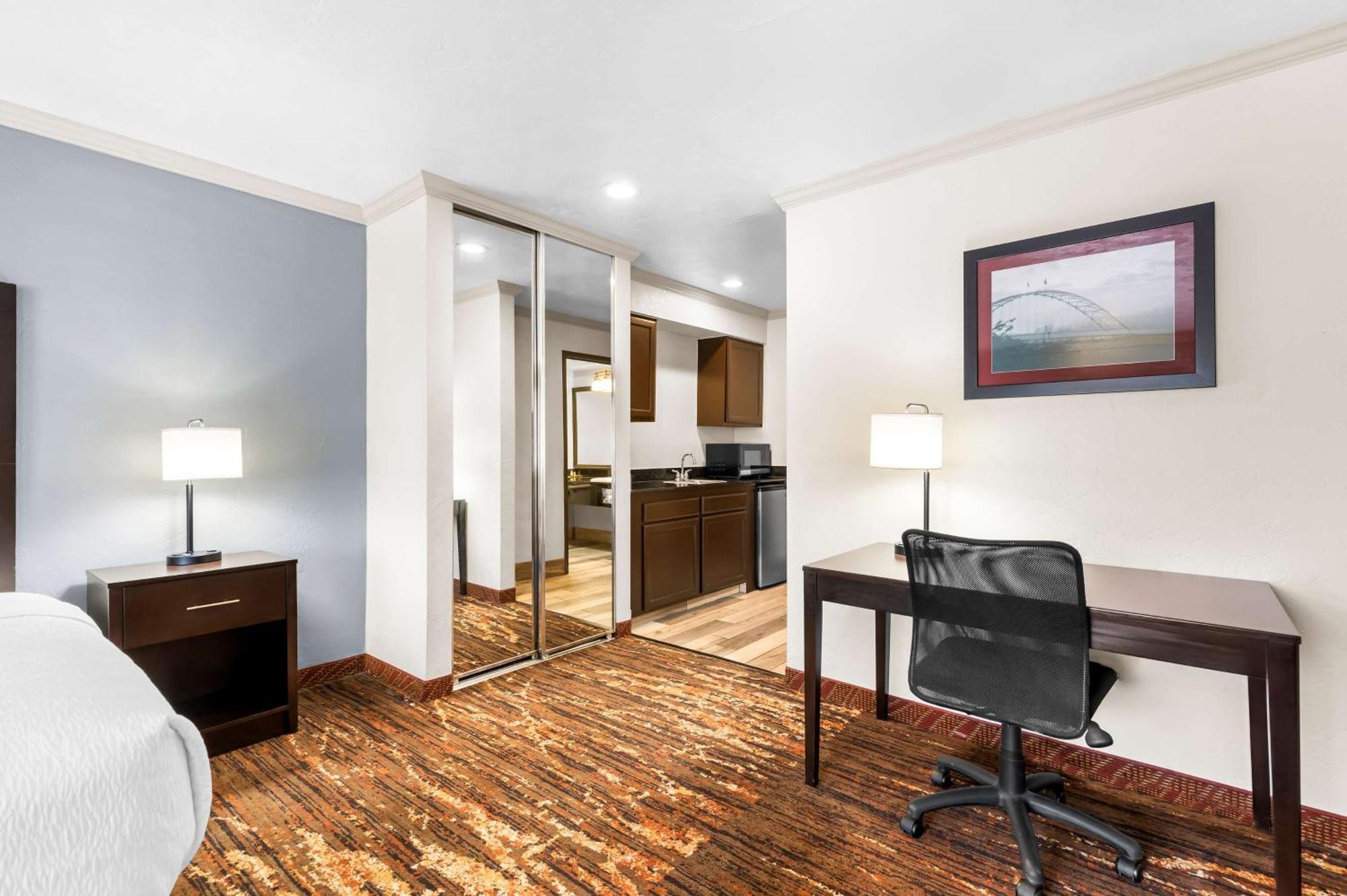 Best Western Plus Parkway Inn Wilsonville Exterior photo