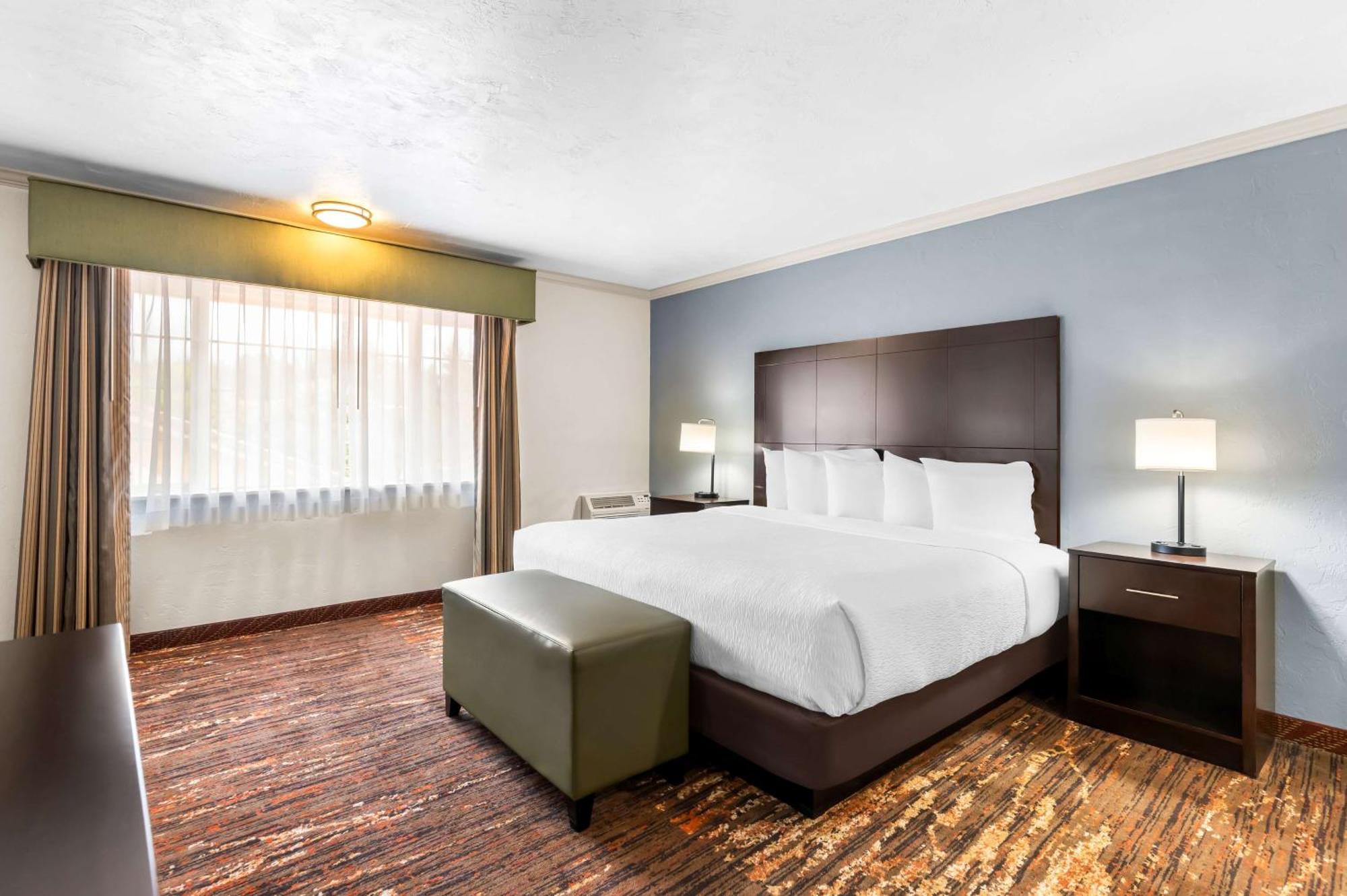 Best Western Plus Parkway Inn Wilsonville Exterior photo