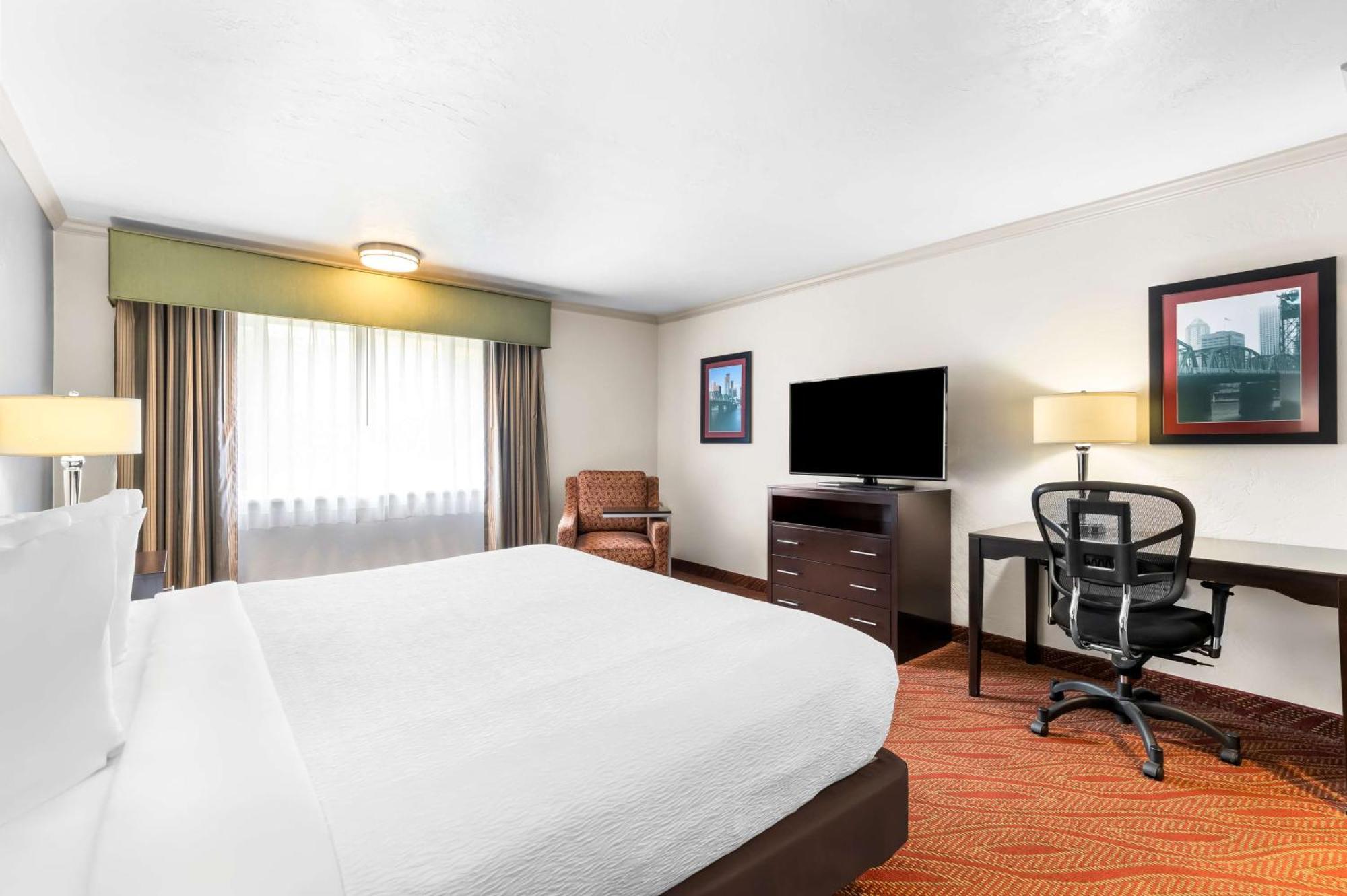 Best Western Plus Parkway Inn Wilsonville Exterior photo
