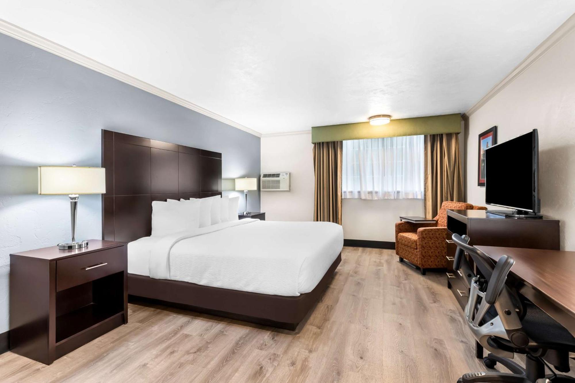 Best Western Plus Parkway Inn Wilsonville Exterior photo